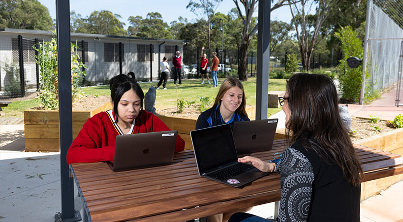 Marist Learning Zone. Students working in outdoors.