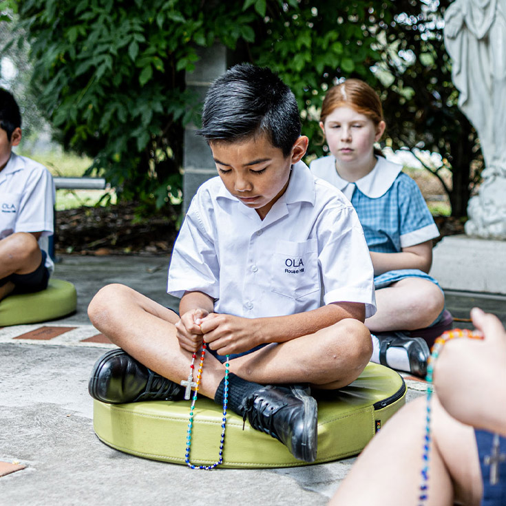 Our Lady of the Angels Rouse Hill boy with rosary beads Catholic Schools Parramatta Diocese