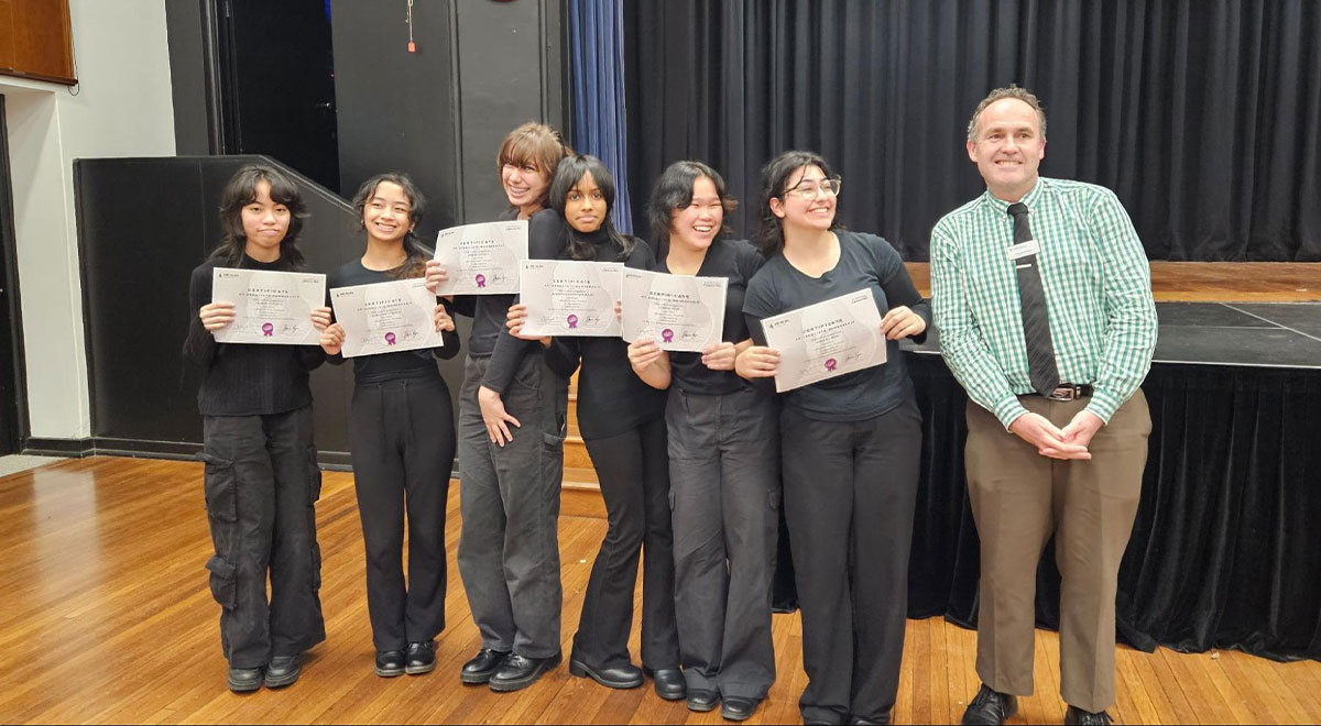 CAPTIVATE students from McAuley Westmead posing with Tim Martin (CAPTIVATE)